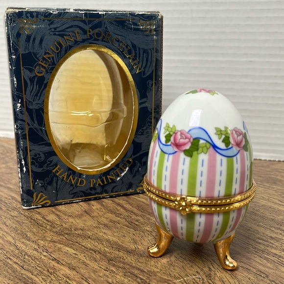 Genuine Porcelain Hand Painted Footed Egg Trinket/Jewelry Box - Picture 1 of 13